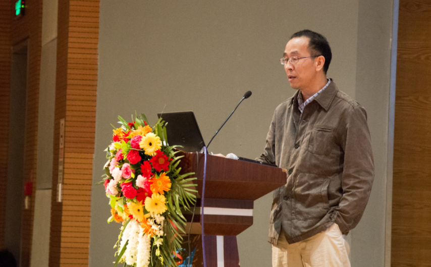 图为 吴子牛教授作特邀报告